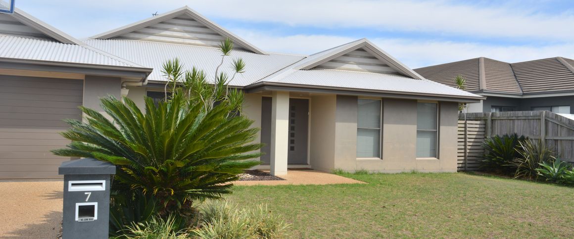 7 Beardsworth Court, Middle Ridge QLD 4350 - House For Rent | Domain - Photo 1