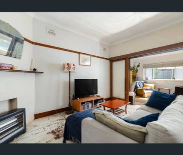 2 Bedroom House With Study - Photo 1