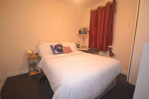 Blenheim Gardens, Reading, RG1 - Photo 1