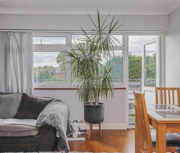 2 bedroom flat to rent - Photo 2