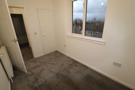 4 bedroom semi-detached house to rent - Photo 3