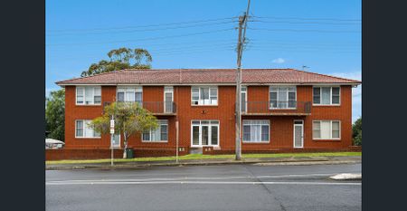 Oversized 2 bedroom unit in the heart of Warrawong - Photo 3