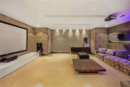 Exceptional six bedroom luxury residence in Bowdon with gym, cinema, sauna, CCTV, media system and dual level stacking double garage - Photo 3