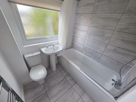 3 bedroom end of terrace house to rent - Photo 4