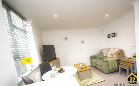 2 bed Flat in Commercial Square , Camborne, TR14 8DZ - Photo 2