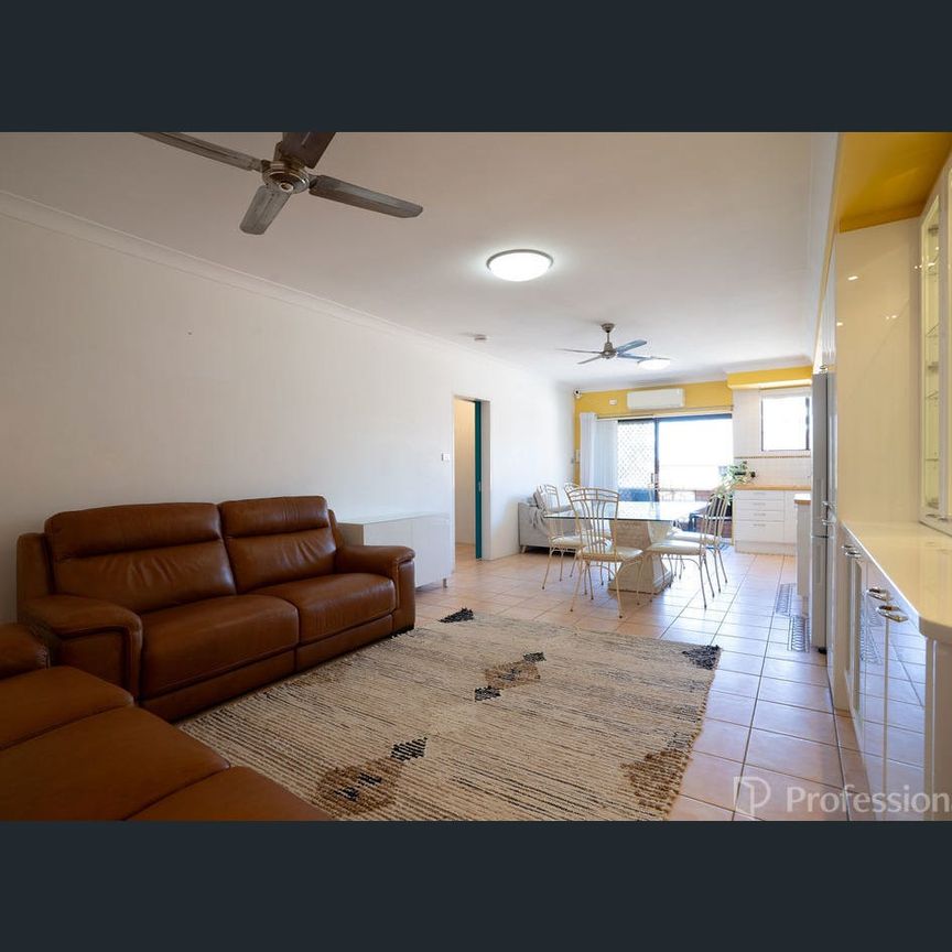Coastal Convenience in the Heart of Forster – Walk to the Beach & Town Centre - Photo 1
