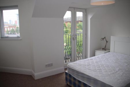 3 bedroom flat to rent - Photo 4