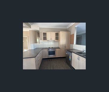 Cosy updated 2-bedroom cottage. - Photo 6