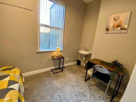 22 University Street, Room 1, All Bills Included, Belfast, BT7 1FZ - Photo 4