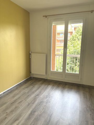 Location Appartement 3 pièces 69m² CALUIRE ET CUIRE 69300 - Photo 4