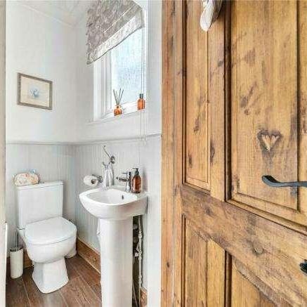 Victoria Road, Barnet, EN4 - Photo 1