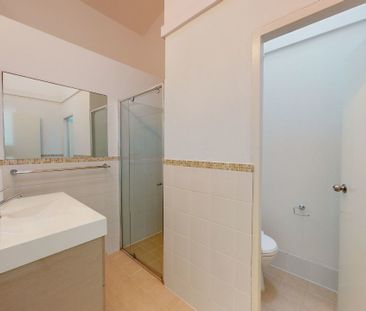 2/1A Wrightson Avenue, Bar Beach NSW 2300 - Photo 4