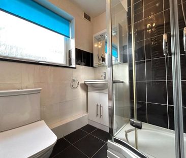 2 bedroom Flat in Brittain Court, Sandhurst - Photo 5