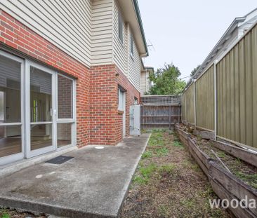 Updated townhouse in great location! - Photo 6