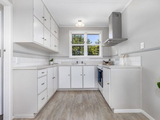 Sunny 3-bedroom + double garage - Photo 1