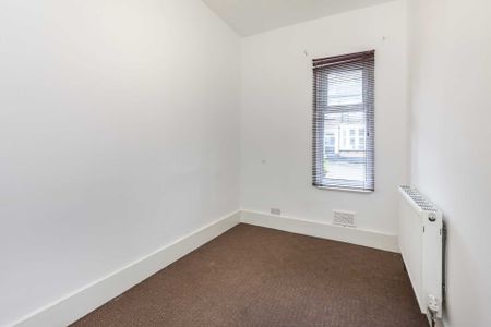 Price £1,800 pcm - Available 12/01/2026 - Unfurnished - Photo 3