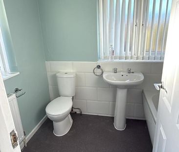 3 bedroom semi-detached house to rent - Photo 5