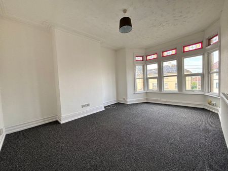3 Bed Flat, Charlton Road, BS15 - Photo 2