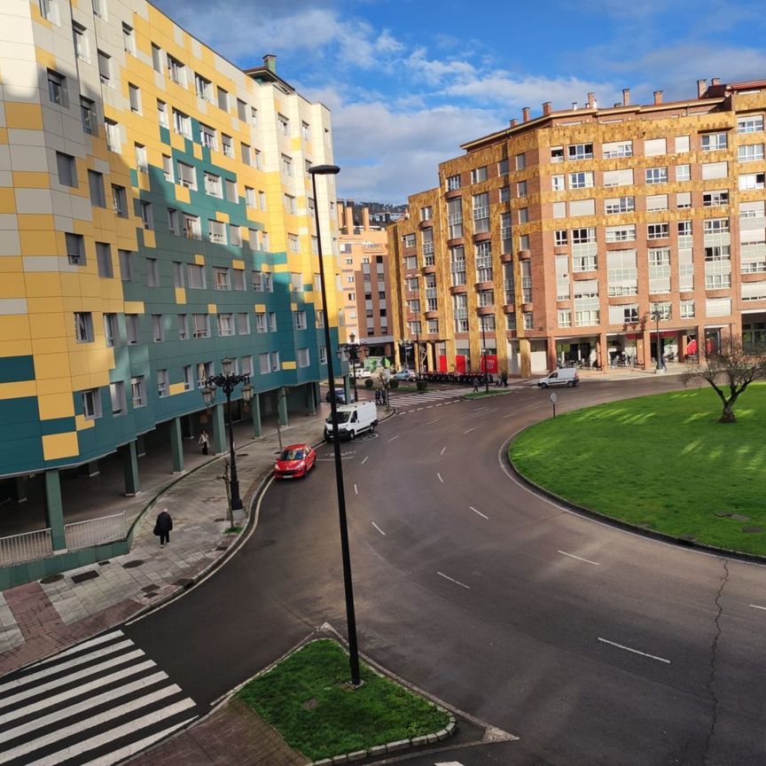 Alquiler de piso en Plaza de la Puerta de Europa, 1 - Photo 1