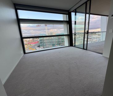 Spectacular Marina Apartment - Photo 4