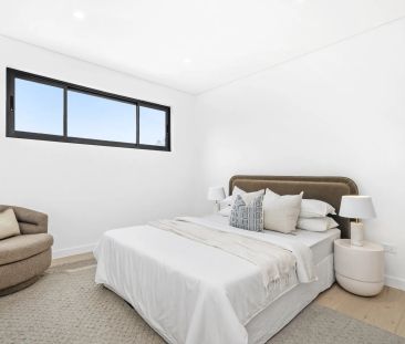 Brand New Luxury Five Bedroom Home in Ultra-Convenient Location - Photo 6