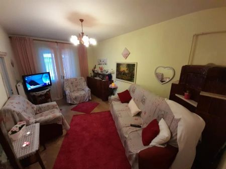 Apartament in vila zona centrala - Fotografie 2