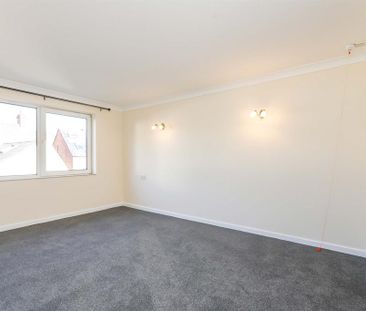 1 bedroom retirement property to rent - Photo 2