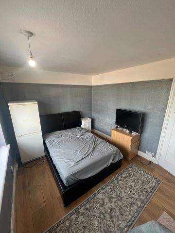 3 Bed Flat, Windermere Avenue, HA9 - Photo 4