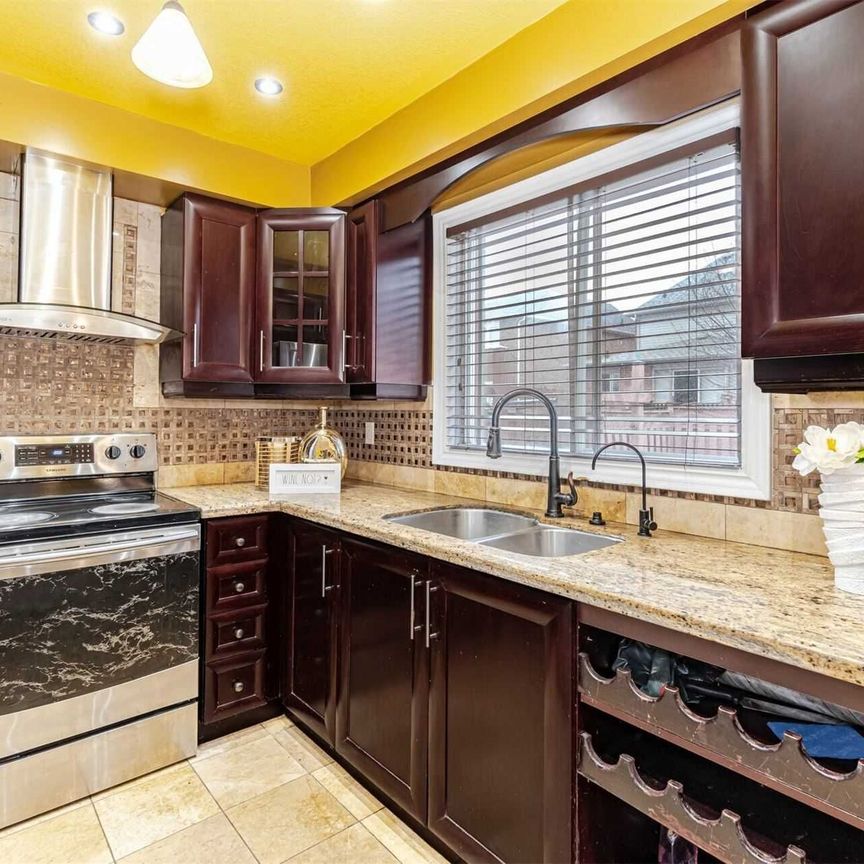 For Lease - UPPER - 10 Palmolive Street, Brampton, Ontario - Photo 1