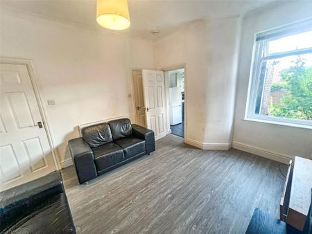 4 bedroom end of terrace house to rent - Photo 2