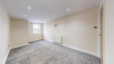 3 bedroom semi-detached house to rent - Photo 4