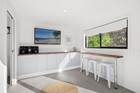 Large Family Home - Entertaining Paradise! - Photo 3