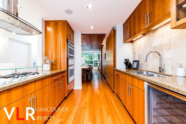 Townhouse in Downtown Vancouver, BC - Photo 1