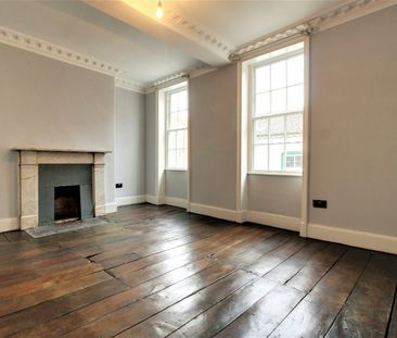 Town house to rent on - Photo 1