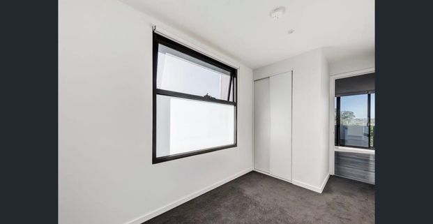 Elevated Living with Style, Comfort and Unbeatable Convenience! - Photo 1