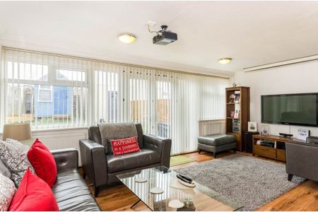 Canford Heath, Gray Close, BH17 8QU, Poole - Photo 2