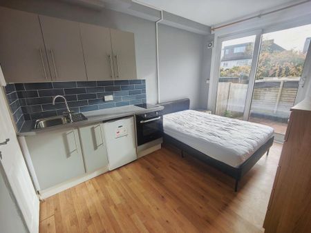 Studio to rent - Photo 2