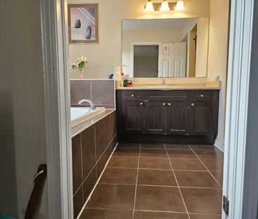 For Lease - 472 Carbert Crescent, Milton, Ontario - Photo 4