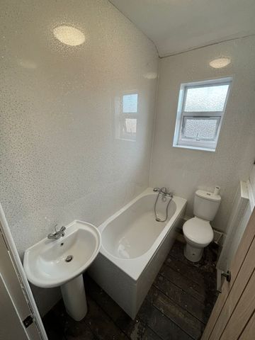 2 bed Terraced - To Let - Photo 2