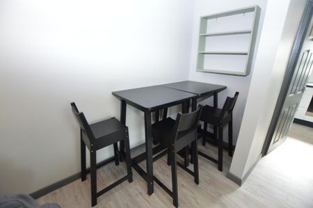 4 bedroom end of terrace house to rent - Photo 3