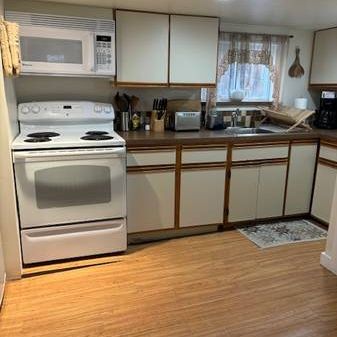 FURNISHED 1br/1bth COOK ST VILLAGE - Photo 3