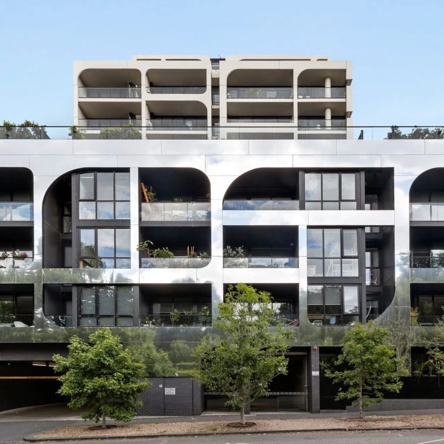 GREAT INNER CITY PAD WITH IMMACULATE INTERIORS - Photo 1