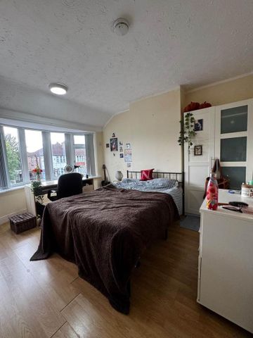 4 bedroom semi-detached house to rent - Photo 5
