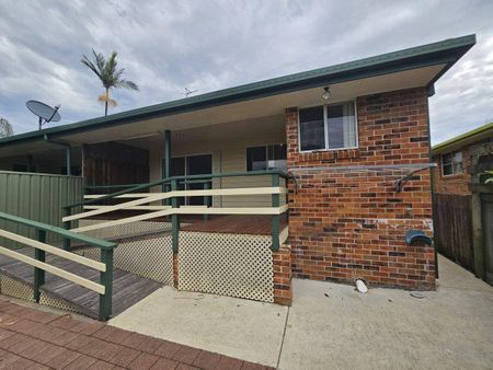 NEAT & TIDY DUPLEX WITH SMALL YARD - Photo 4