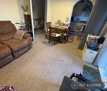 1 bedroom in a flat share to rent - Photo 5