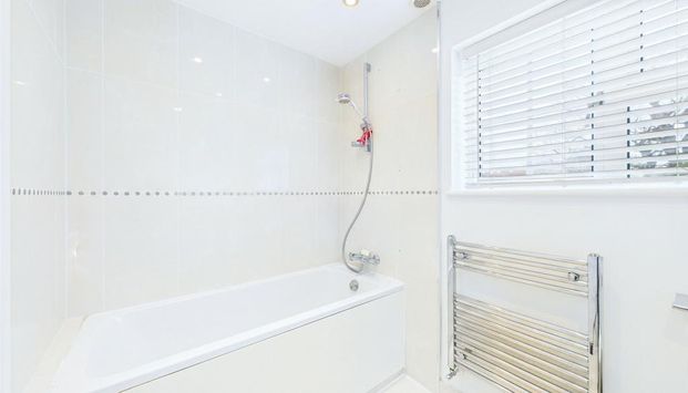 4 bedroom detached house to rent - Photo 1