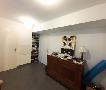 Appartement 3 pièces 66m2 MARSEILLE 10EME 970 euros - Photo 2