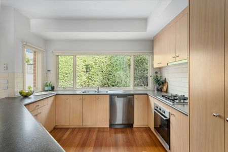 HIDDEN GEM IN GREAT LOCATION - Photo 5