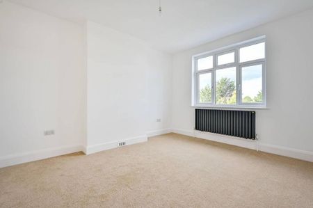 4 bedroom semi-detached house to rent - Photo 5