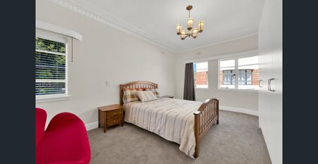 Double storey Art-Deco apartment of grand proportions - Photo 4